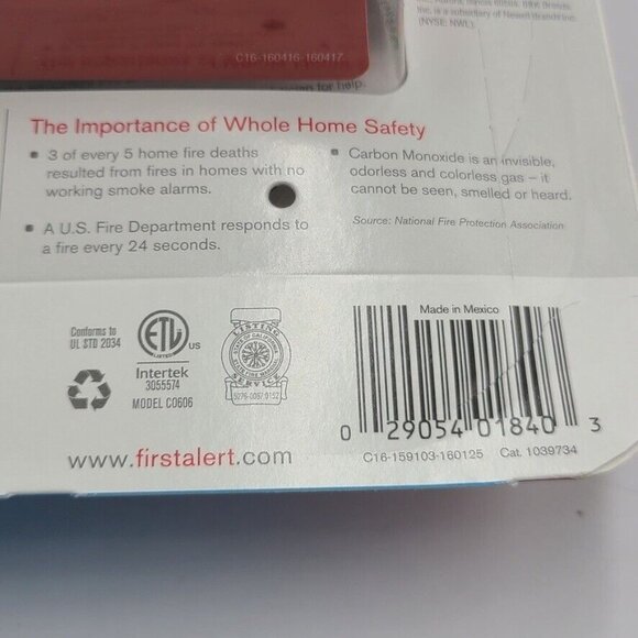 First Alert White Carbon Monoxide Alarm Cat 1039734 Plug-In Battery Backup New - Picture 3 of 3